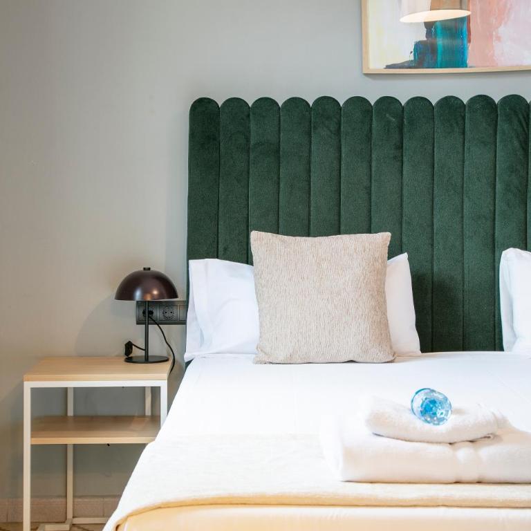 Alcam Entenza - Three-Bedroom Apartment - 28