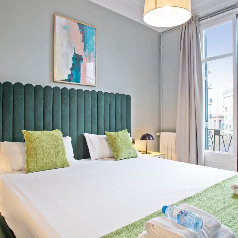 Alcam Entenza - Three-Bedroom Apartment - 19