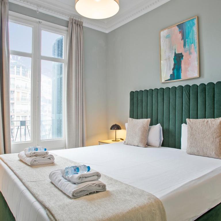 Alcam Entenza - Three-Bedroom Apartment - 3