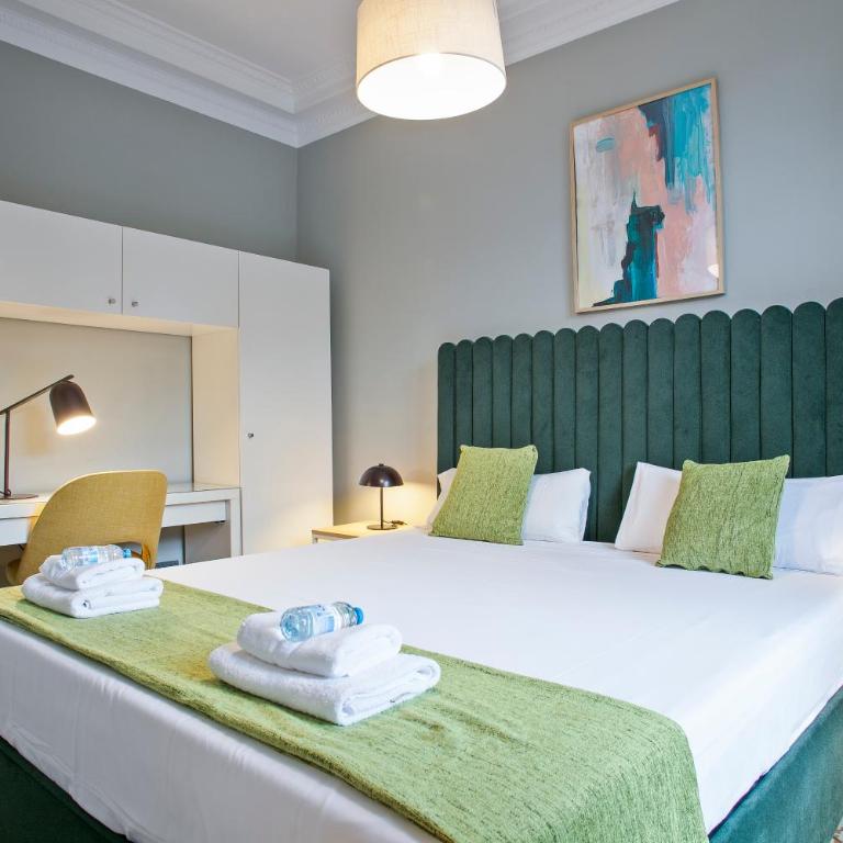 Alcam Entenza - Three-Bedroom Apartment - 2