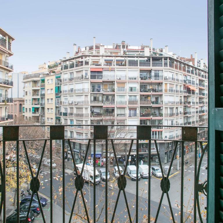 Alcam Entenza - Three-Bedroom Apartment - 20