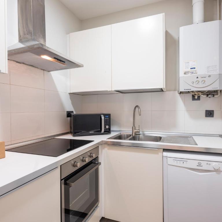 Alcam Entenza - Three-Bedroom Apartment - 35