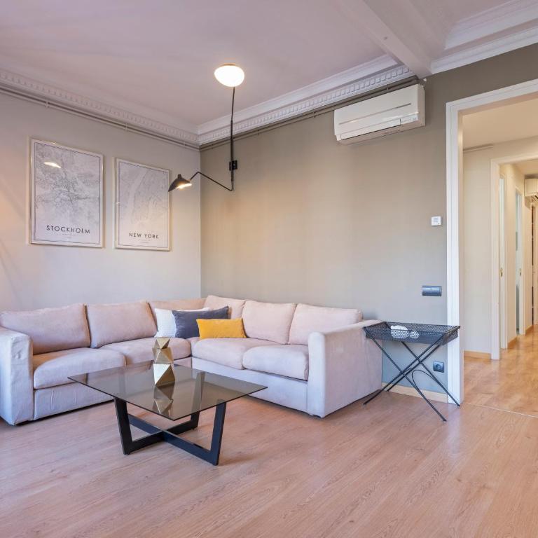 Alcam Entenza - Three-Bedroom Apartment - 4