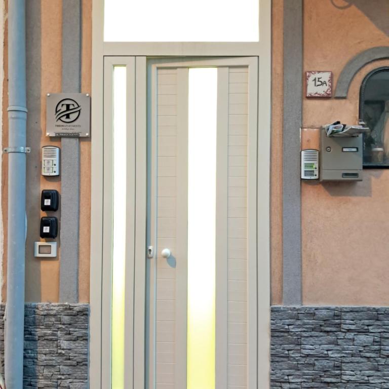 THEOS Holidays Apartments - One-Bedroom Apartment with Balcony - 1