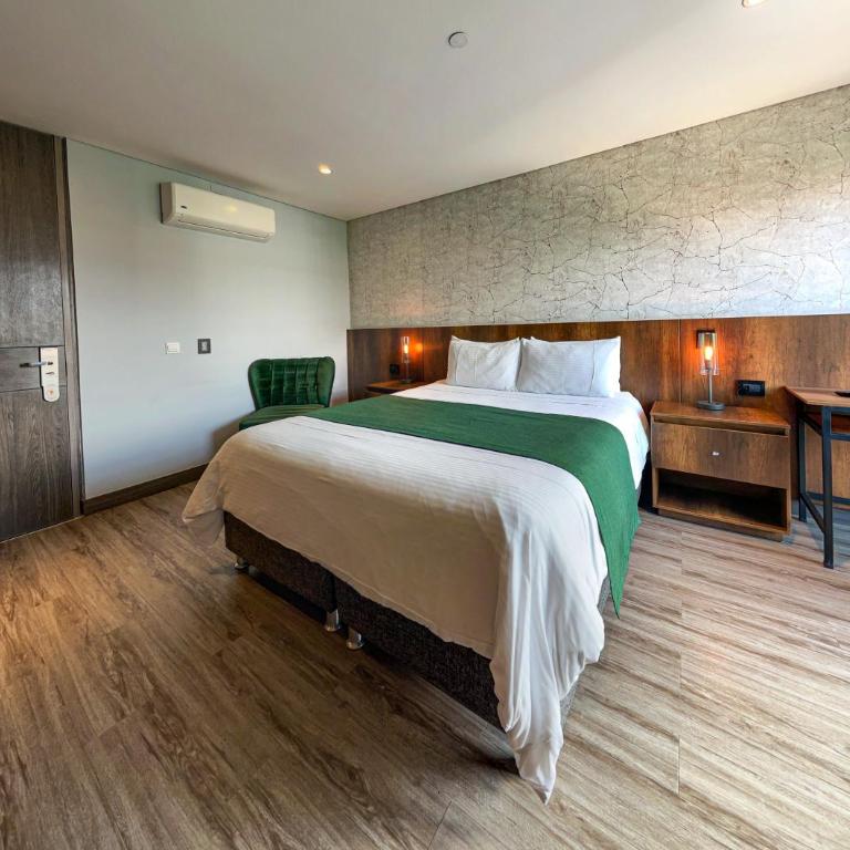 Cafe Hotel Medellín - Habitación Deluxe - 5