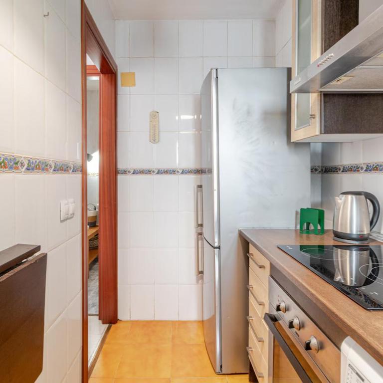 Prime Location in Málaga - 15 Min Walk to Old Town - Apartamento de 1 dormitorio con balcón - 7