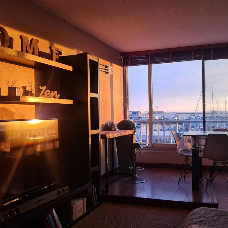 Résidence de standing la Pêcherie Spacieux T3 comme un cocon familial vue mer et sur l'avant port Sur le bout du bout de Cap d'Agde seule cap en Occitanie - Apartment with Sea View - 3