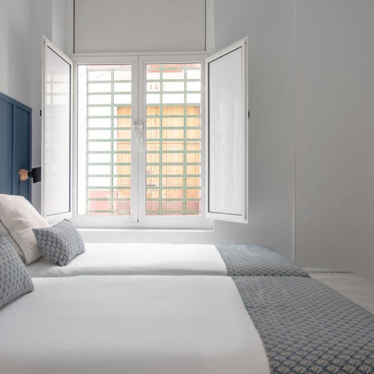 Arenal Carreteria Deluxe Suites by Valcambre - Two-Bedroom Apartment - 10