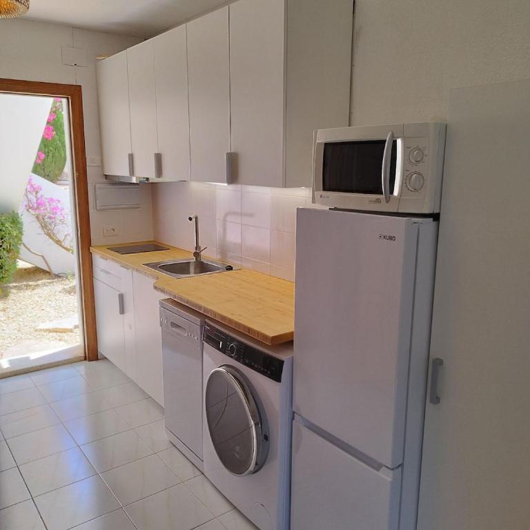 estudio para parejas con piscina en urbanizacion tranquila - Apartamento de 1 dormitorio - 3