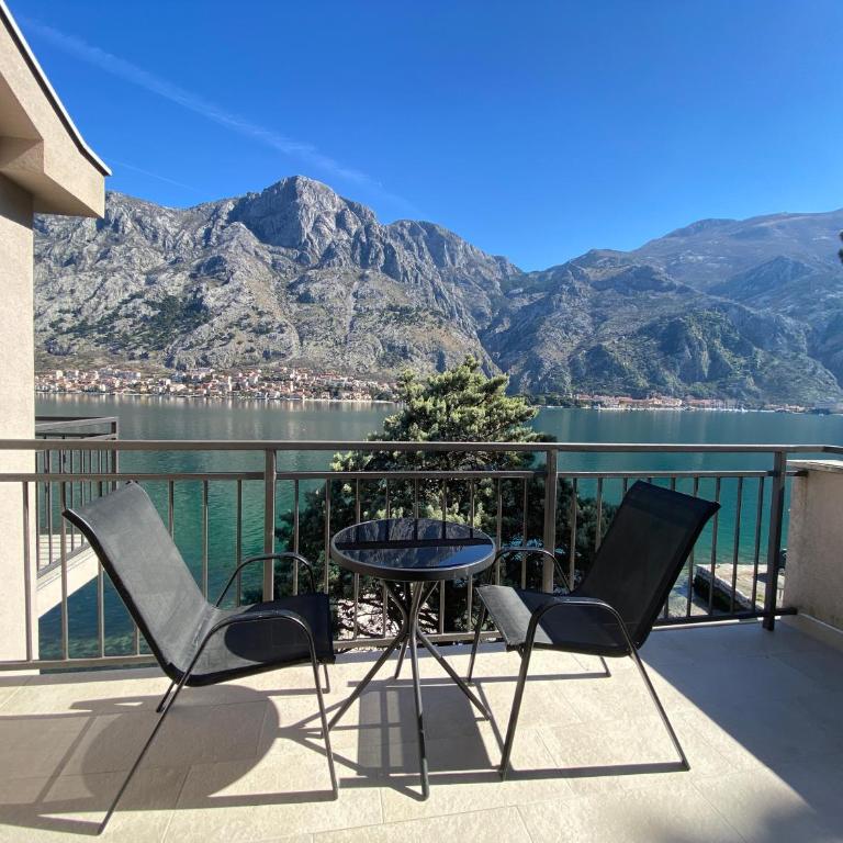 Seafront Apartments House 44 Private Balcony Old Town View - One-Bedroom Apartment with Sea View - 1