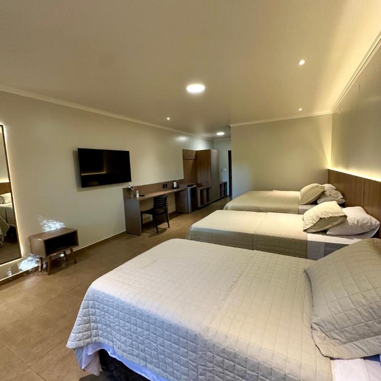 Parque Hotel Manantial - Superior Quadruple Room - 1