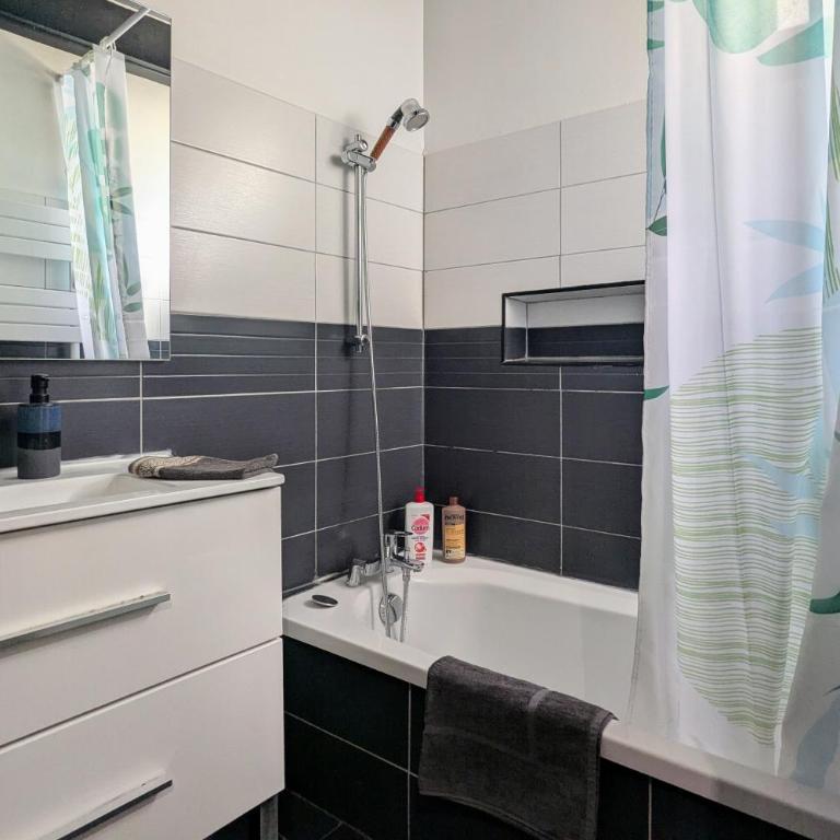 Duplex calme en centre-ville avec climatisation et parking gratuit - Appartement 1 Chambre - 9