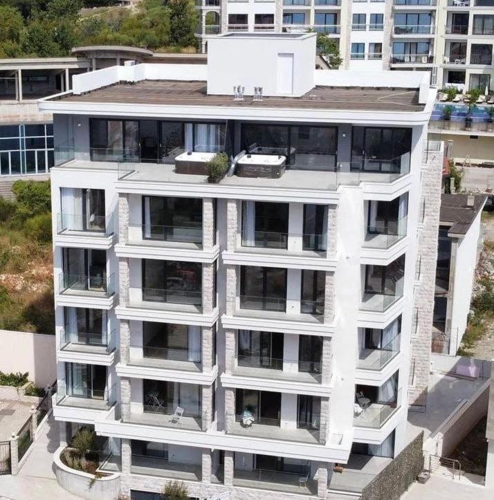 Horizon Two bedroom Penthouse with Hot tub - Two-Bedroom Apartment - 23