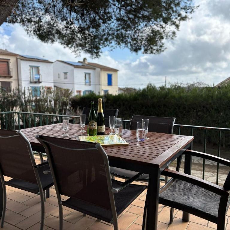 Casa con Gran Jardín Privado y Piscina Comunitaria en Torroella de Montgrí - ES-323-44 - Vacation Home - 3
