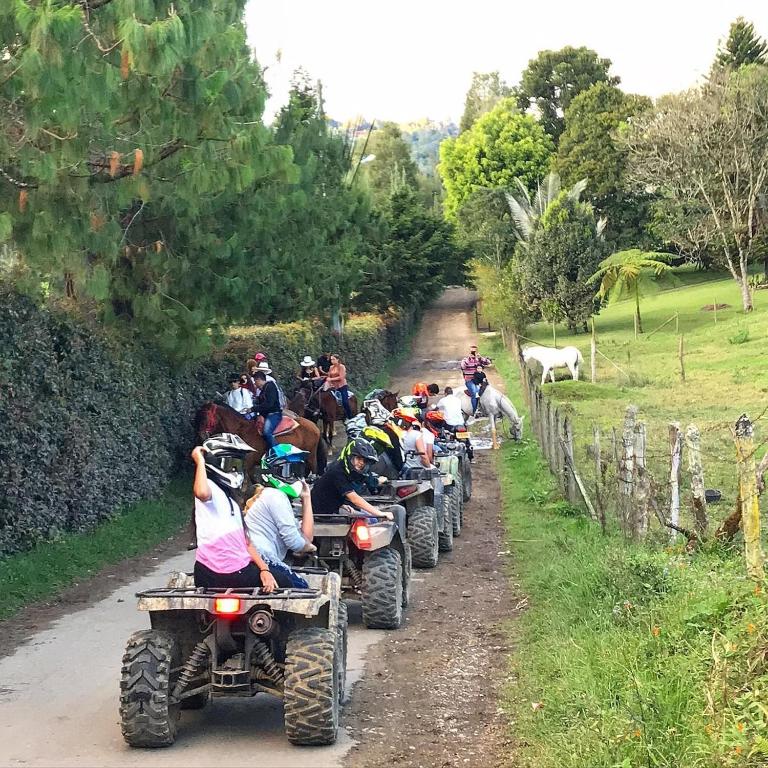 Casa en reserva natural cerca del aeropuerto Medellín Rionegro - Three-Bedroom House - 42