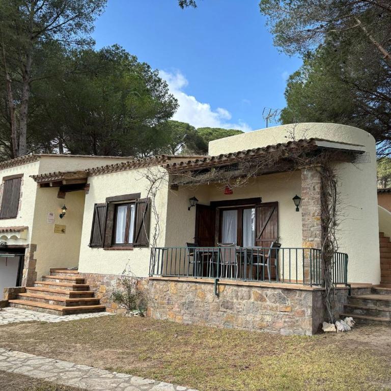 Casa con Gran Jardín Privado y Piscina Comunitaria en Torroella de Montgrí - ES-323-44 - Vacation Home - 9