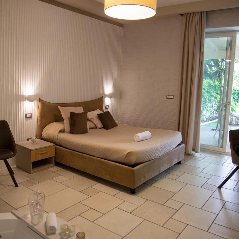 Lux Suite - Suite with Hot Tub - 51
