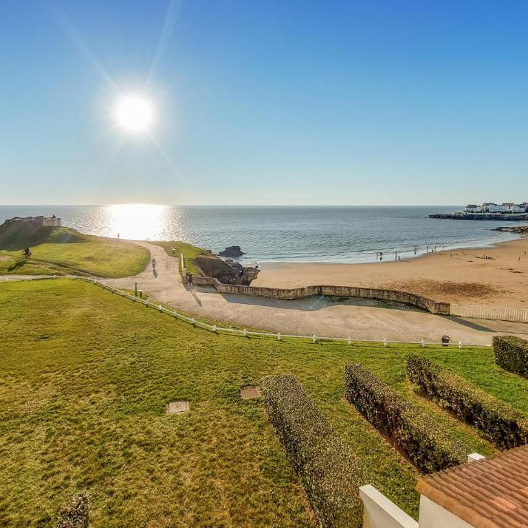 Gorgeous Apartment In Royan With House Sea View - Two-Bedroom Apartment - 1