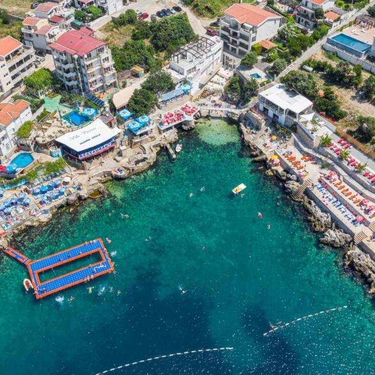 Apartment Complex with Pool in Bar, Montenegro - Apartment with Balcony - 13