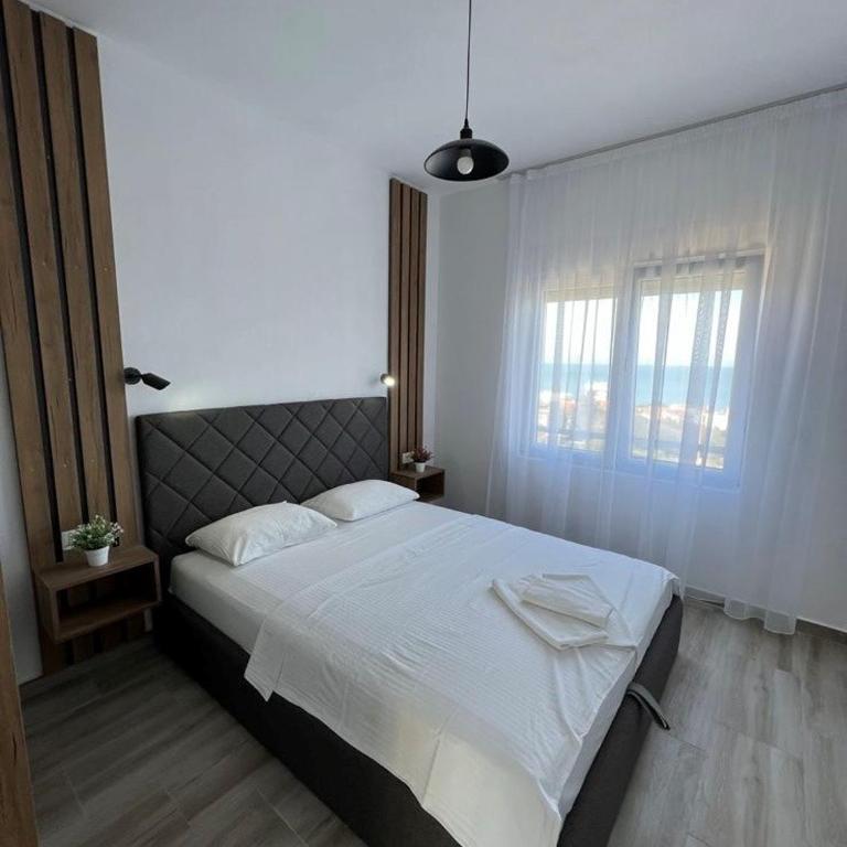Apartment Complex with Pool in Bar, Montenegro - Apartment with Balcony - 5