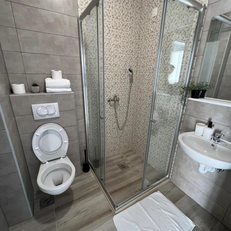 Apartment Complex with Pool in Bar, Montenegro - Apartment with Balcony - 7