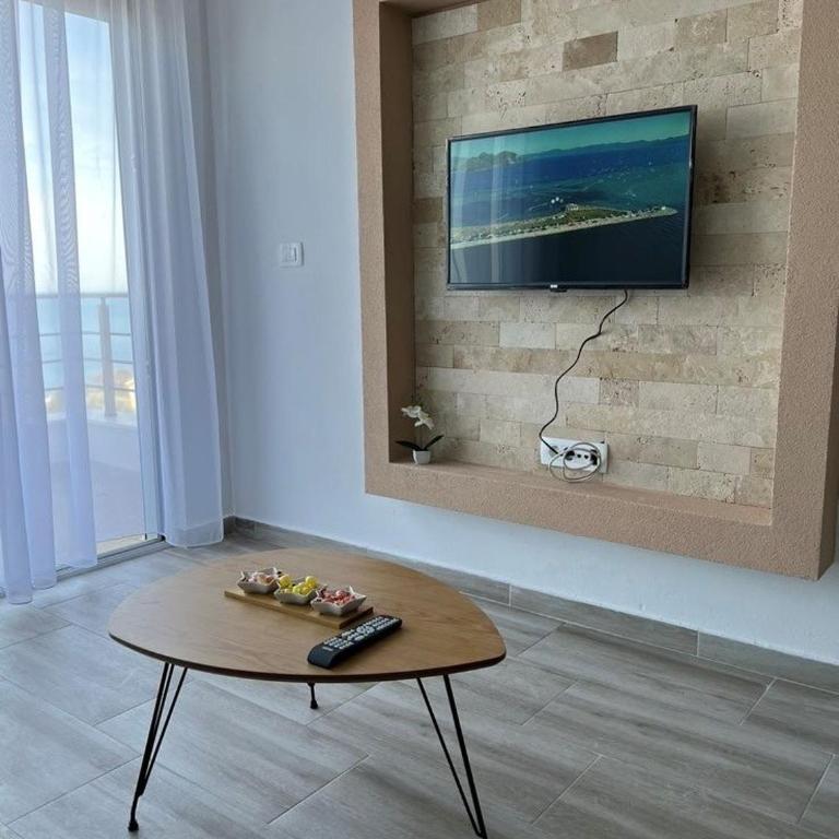 Apartment Complex with Pool in Bar, Montenegro - Apartment with Balcony - 16