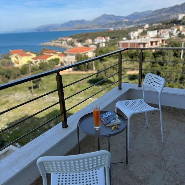 Apartment Complex with Pool in Bar, Montenegro - Apartment with Balcony - 17