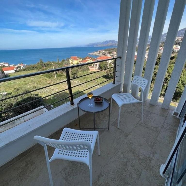 Apartment Complex with Pool in Bar, Montenegro - Apartment with Balcony - 22