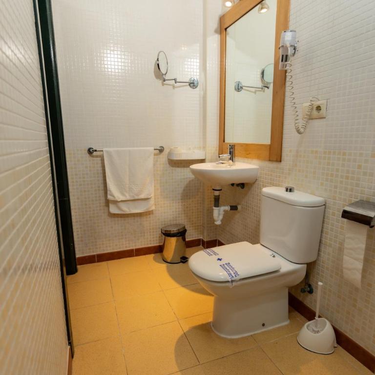 Hostal - Bungalows Camping Cáceres - Habitación Doble - 2 camas - 4