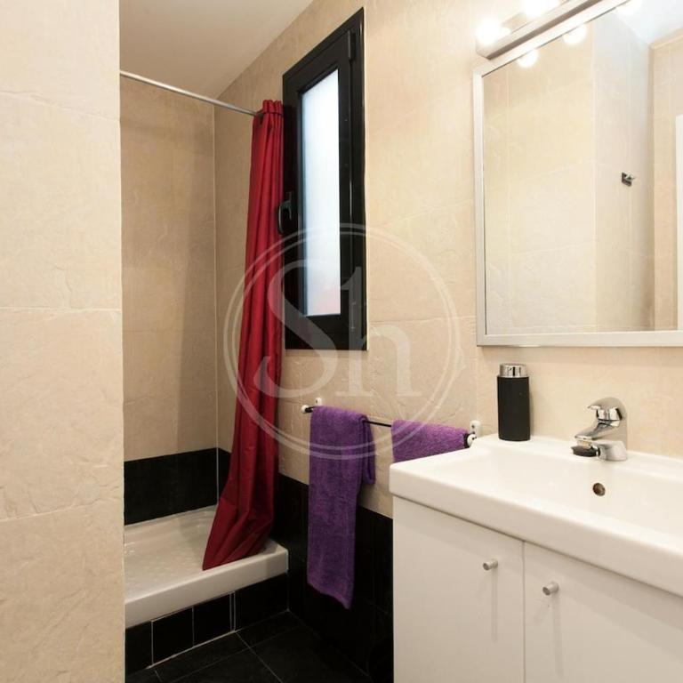 Terrace apartment with direct view to Sagrada Familia - Two-Bedroom Apartment - 17