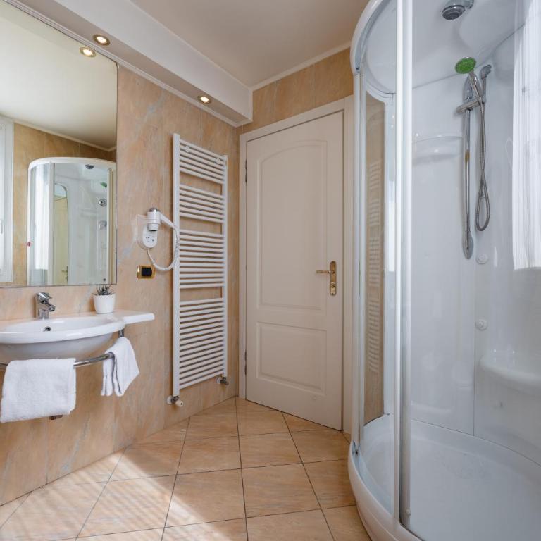 iH Hotels Padova Admiral - Camera Matrimoniale Deluxe - Dependance - 1