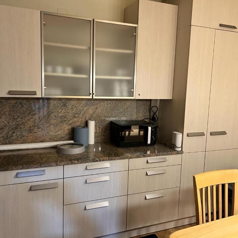 LA Haus für Monteure, Arbeiter, Pendler, ganzes Haus mit Garten, 5 Zimmer - Apartment - 7