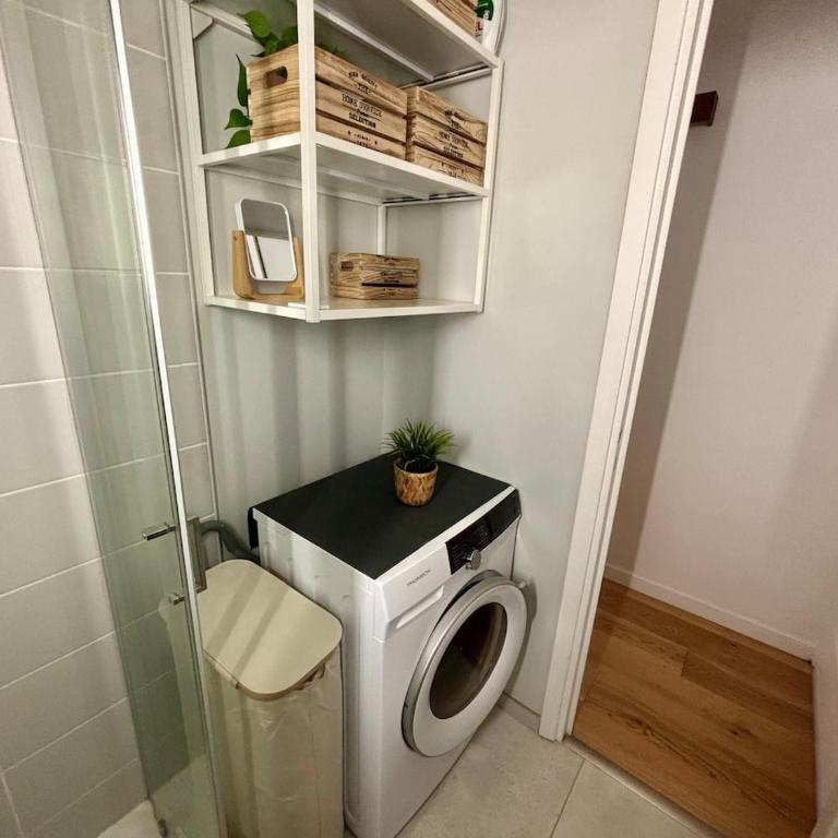 T2 en rez-de-jardin avec terrasse privative, résidence avec piscine et tennis - Apartamento de 1 dormitorio - 2