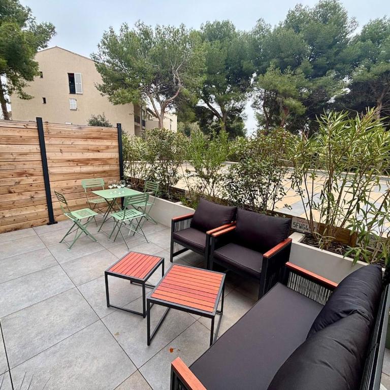 T2 en rez-de-jardin avec terrasse privative, résidence avec piscine et tennis - Apartamento de 1 dormitorio - 11