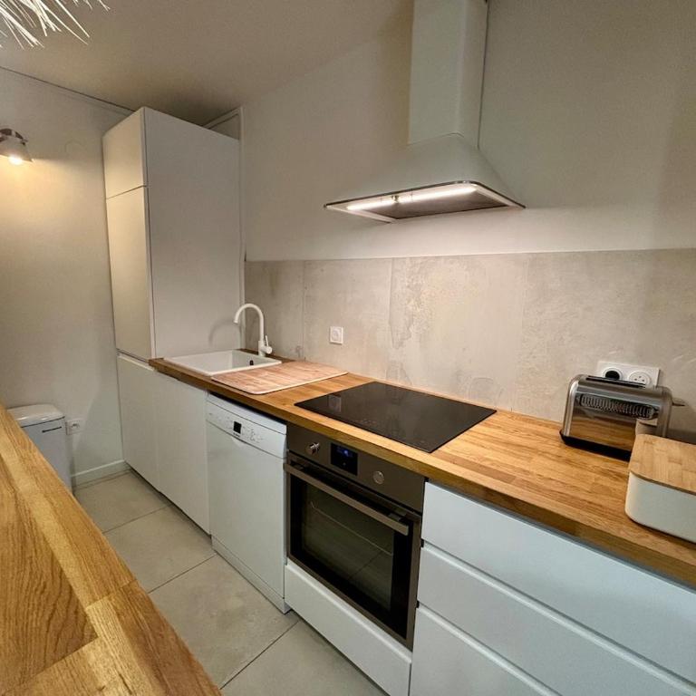 T2 en rez-de-jardin avec terrasse privative, résidence avec piscine et tennis - Apartamento de 1 dormitorio - 13