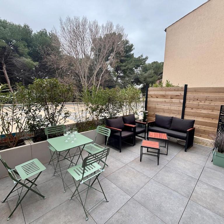 T2 en rez-de-jardin avec terrasse privative, résidence avec piscine et tennis - Apartamento de 1 dormitorio - 15