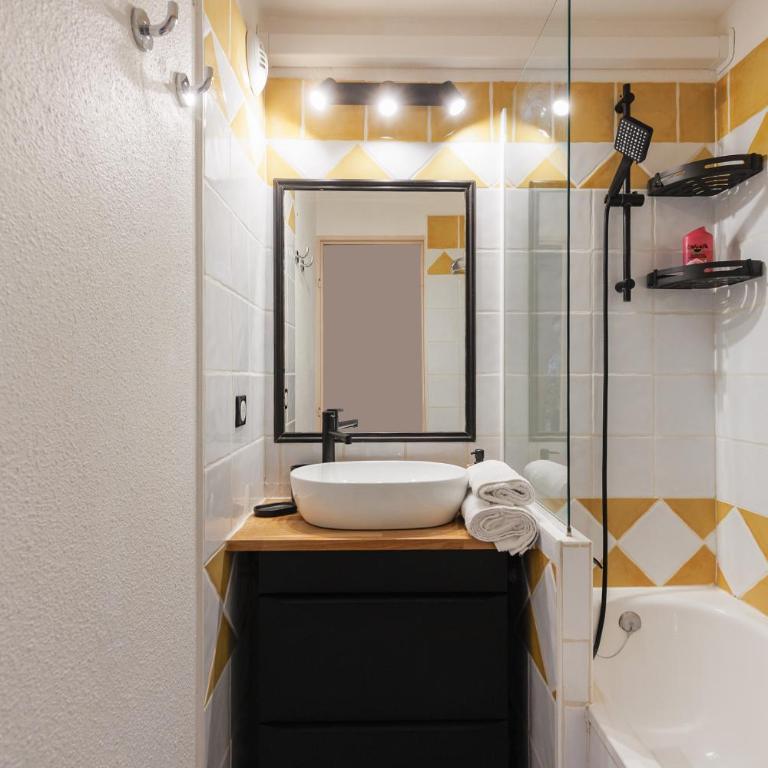Holiday Paradise - Cannes - Sea View - Pool - Free Parking - Beach 4 min - Appartement 1 Chambre - 17