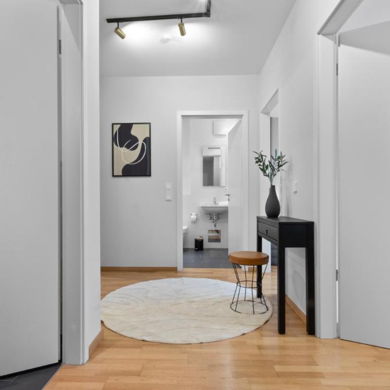 Flatista Homes - Nymphenburg Suites - Two-Bedroom Apartment with Balcony - 12