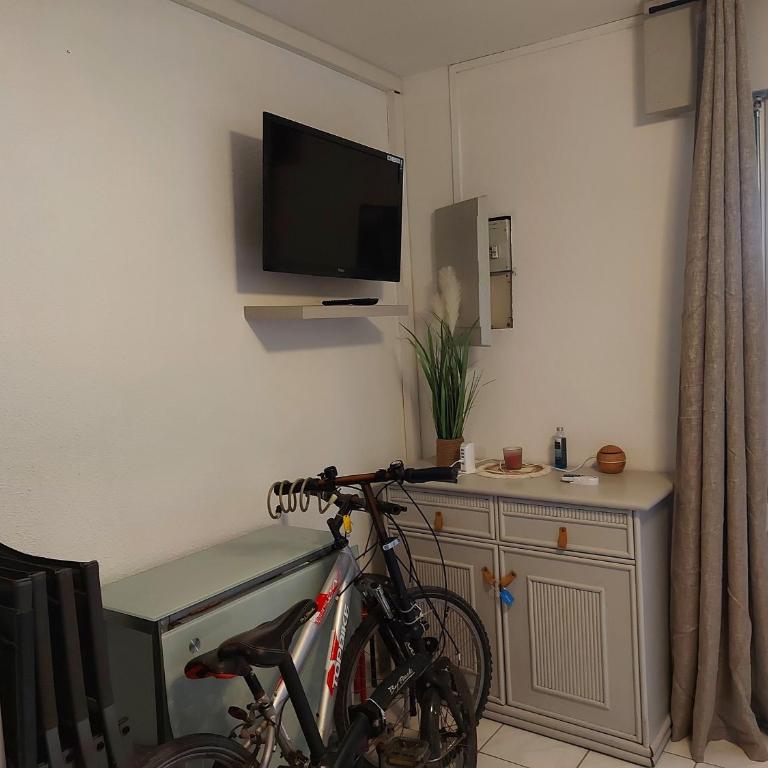 Appartement RDC avec Terrasse, Parking et Animaux Acceptés à 100m de la Plage - FR-1-776-116 - Apartment - 4