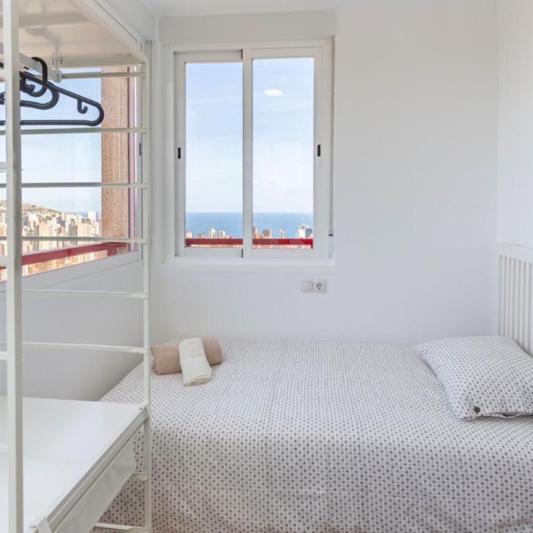 Luminoso apartamento con vistas al mar en Benidorm - Two-Bedroom Apartment - 11