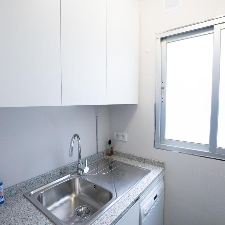 PERDIGON 31 MENYBER - Apartamento de 2 dormitorios con balcón y vistas al mar - 14
