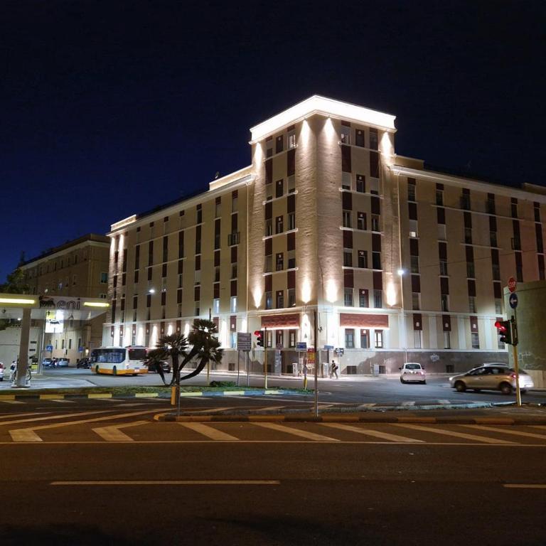 Bright Port View Apartment- Secondary Entrance Free Parking - Appartamento con 2 Camere da Letto - 42