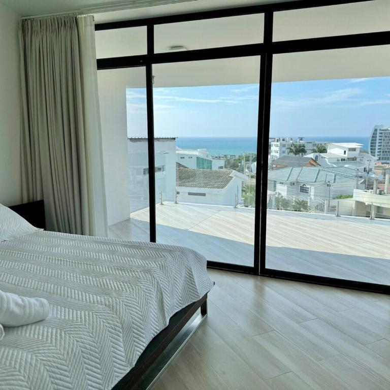 Beautiful, very spacious house - Four-Bedroom House - 22