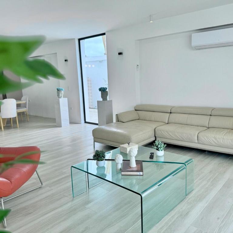 Beautiful, very spacious house - Four-Bedroom House - 28