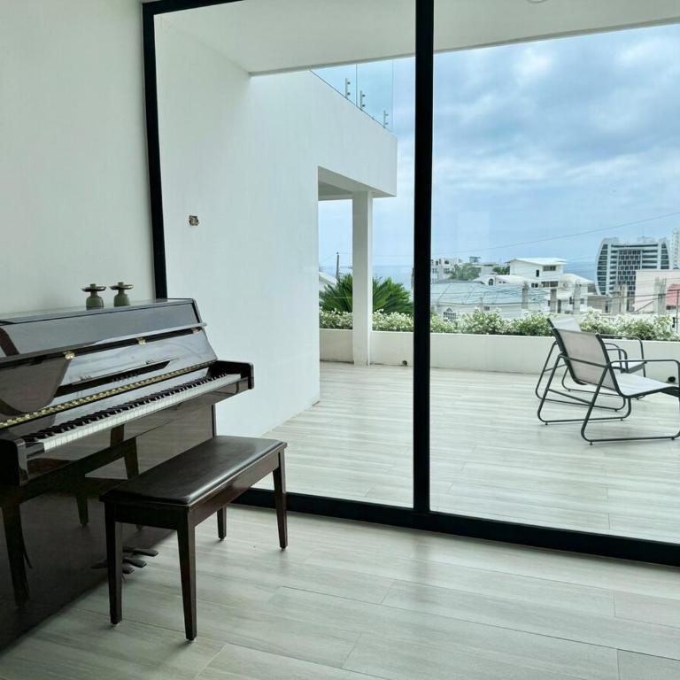 Beautiful, very spacious house - Four-Bedroom House - 43