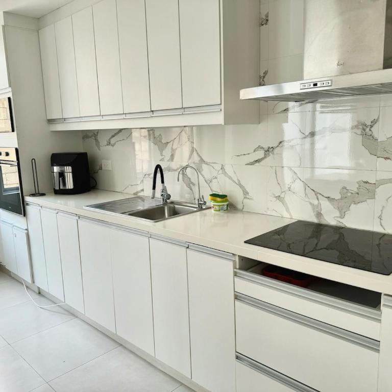 Elegant, pool, 2 bedroom, gym - Two-Bedroom Apartment with Balcony - 2