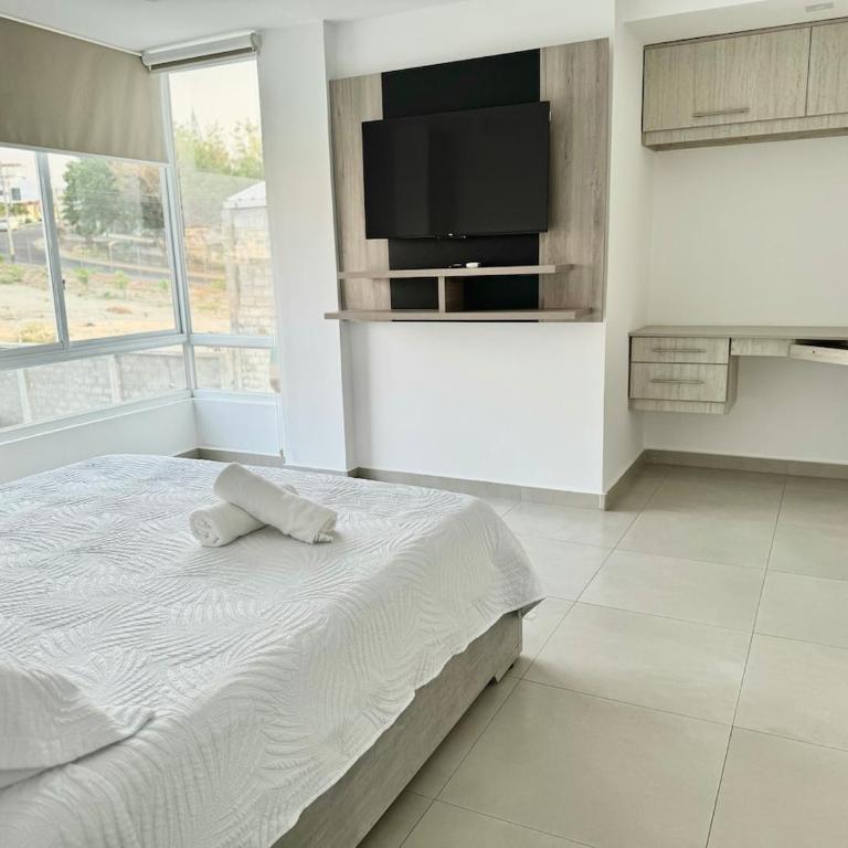 Elegant, pool, 2 bedroom, gym - Two-Bedroom Apartment with Balcony - 5