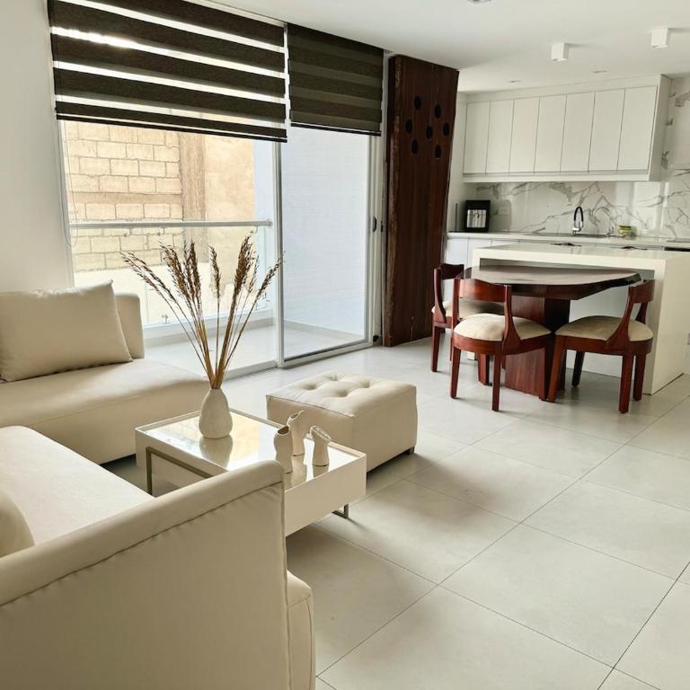 Elegant, pool, 2 bedroom, gym - Two-Bedroom Apartment with Balcony - 11