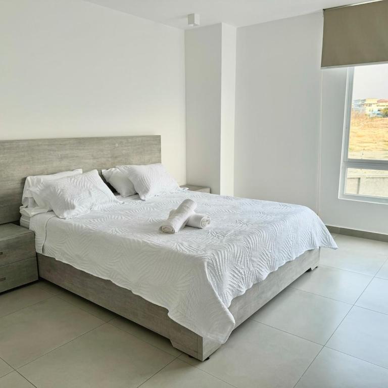 Elegant, pool, 2 bedroom, gym - Two-Bedroom Apartment with Balcony - 12