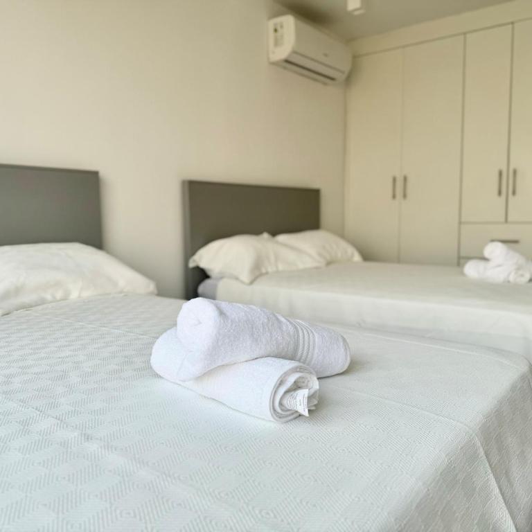Elegant, pool, 2 bedroom, gym - Two-Bedroom Apartment with Balcony - 14